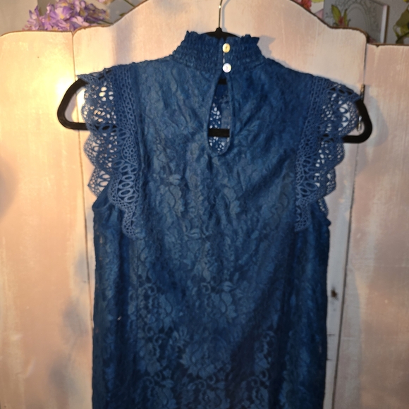 Spring Cleaning. Cable & Gauge Teal Lace Cap Sleeve Blouse - Picture 2 of 3